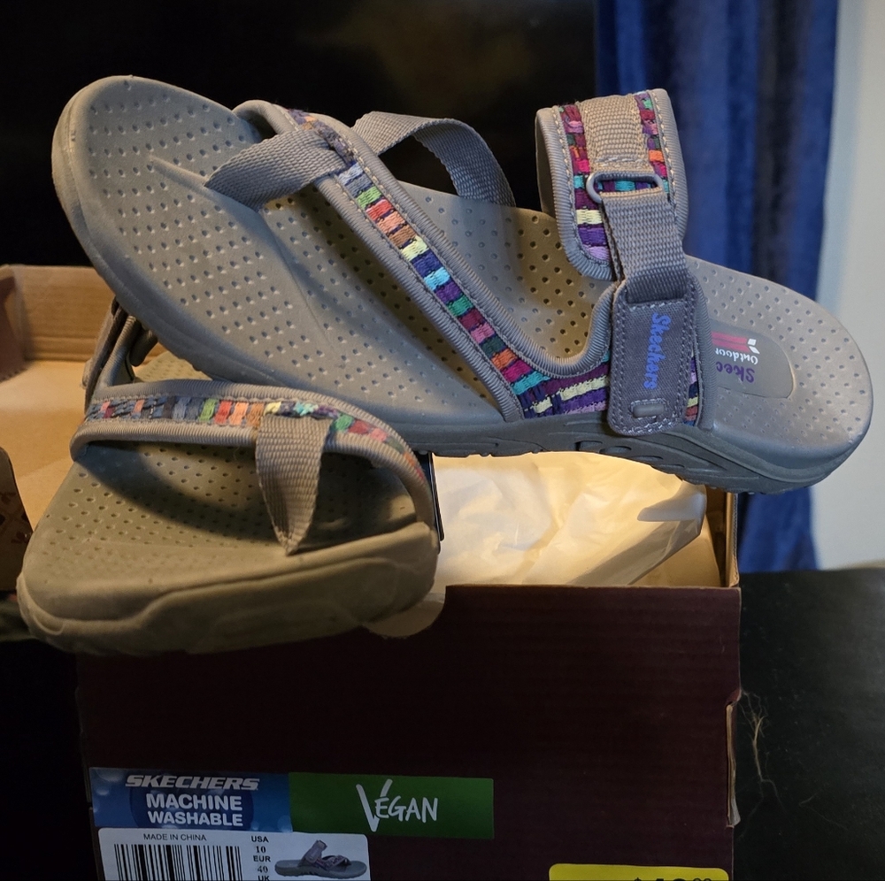 Skechers machine washable Reggae Sandles